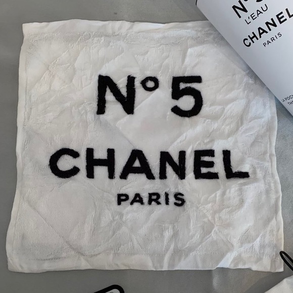 Limited Edition Chanel Set - Chanel N5 L’eau Factory 5 Mystery Box - Picture 7 of 8